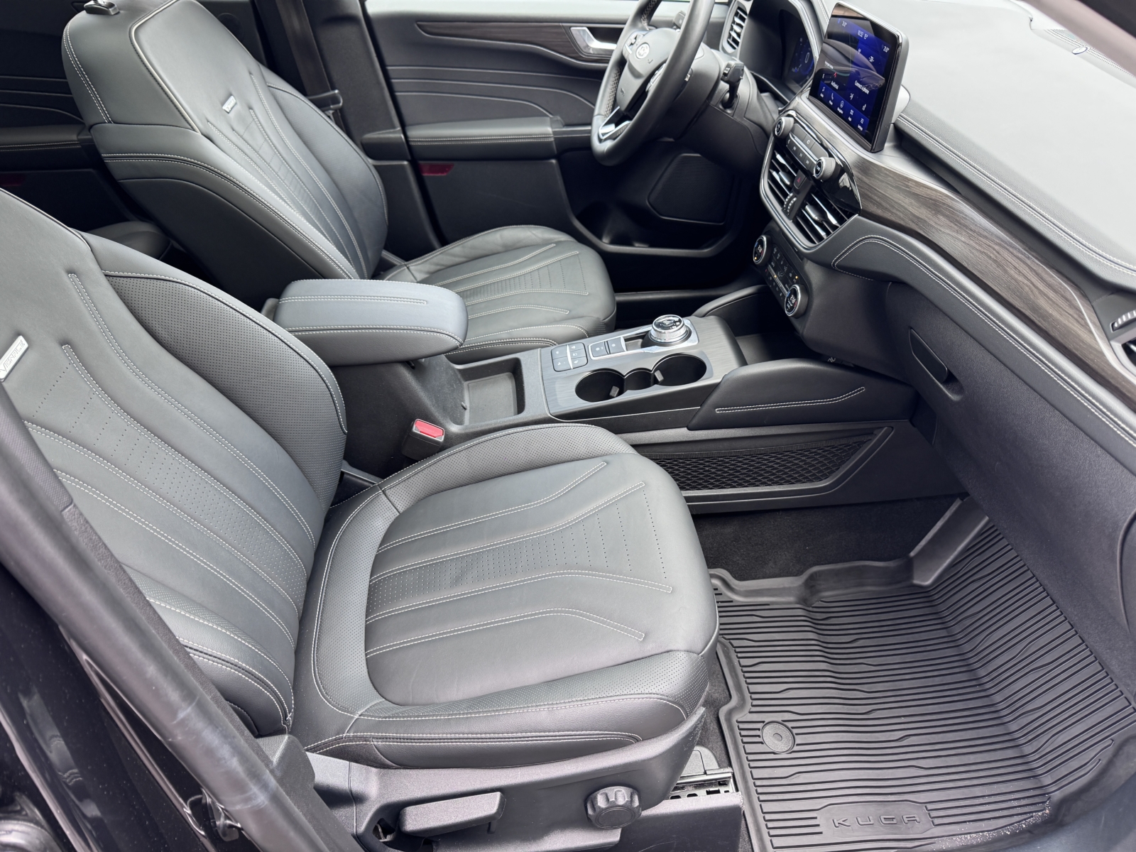 Ford Kuga 2.5 Plug-in Hybrid Vignale 2022 m. Įkraunamas hibridas 10