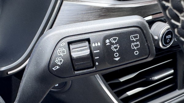 Ford Kuga 2.5 Plug-in Hybrid Vignale 2022 m. Įkraunamas hibridas 24