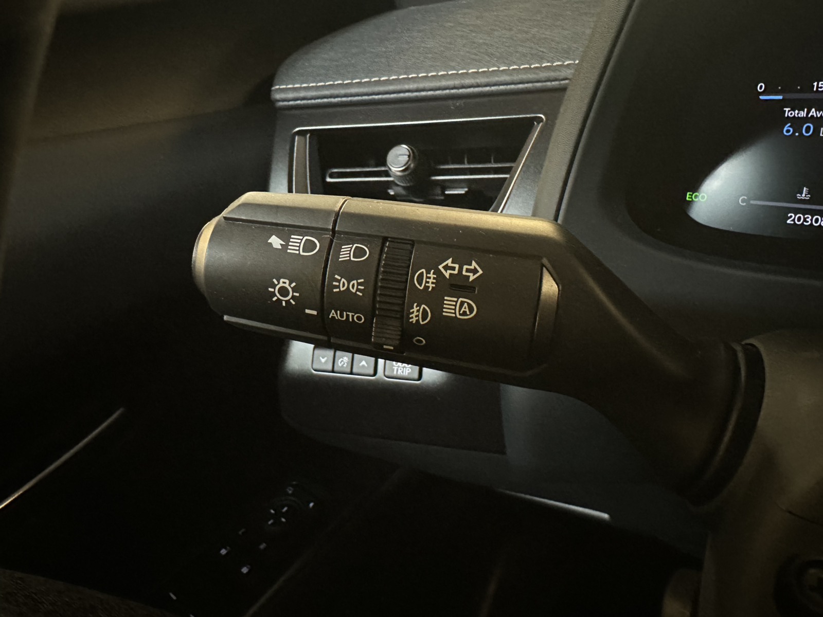 Lexus UX 300h 2.0 F-Sport Design 2025 m. 10