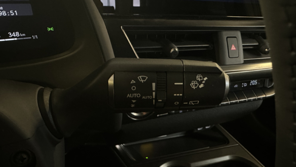 Lexus UX 300h 2.0 F-Sport Design 2025 m. 11