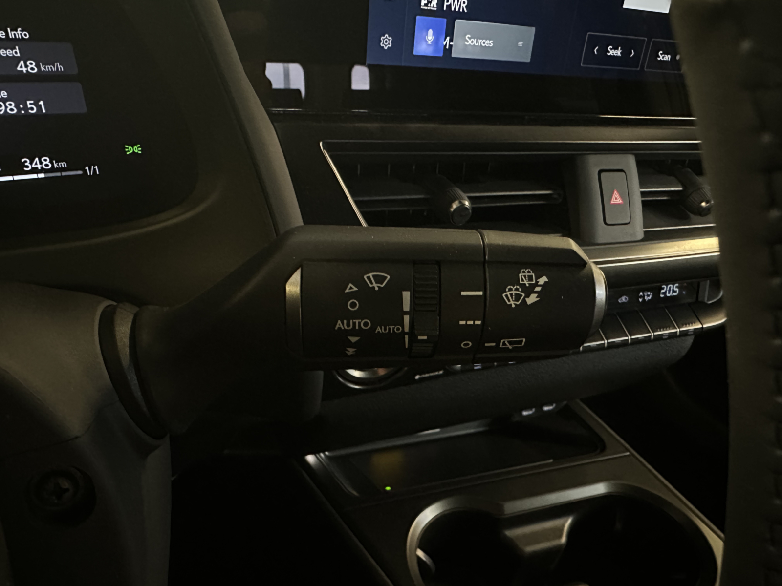 Lexus UX 300h 2.0 F-Sport Design 2025 m. 11
