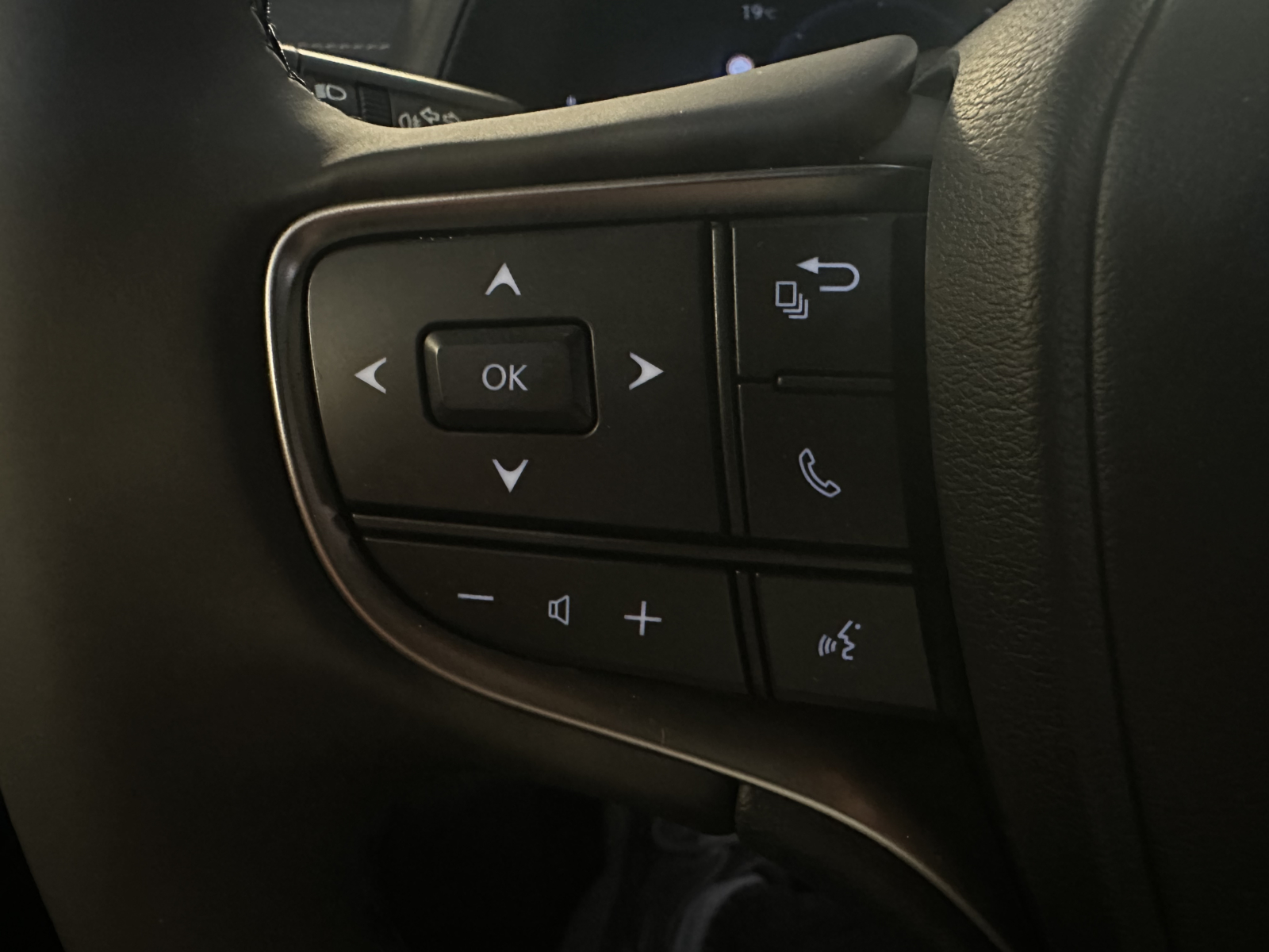 Lexus UX 300h 2.0 F-Sport Design 2025 m. 12
