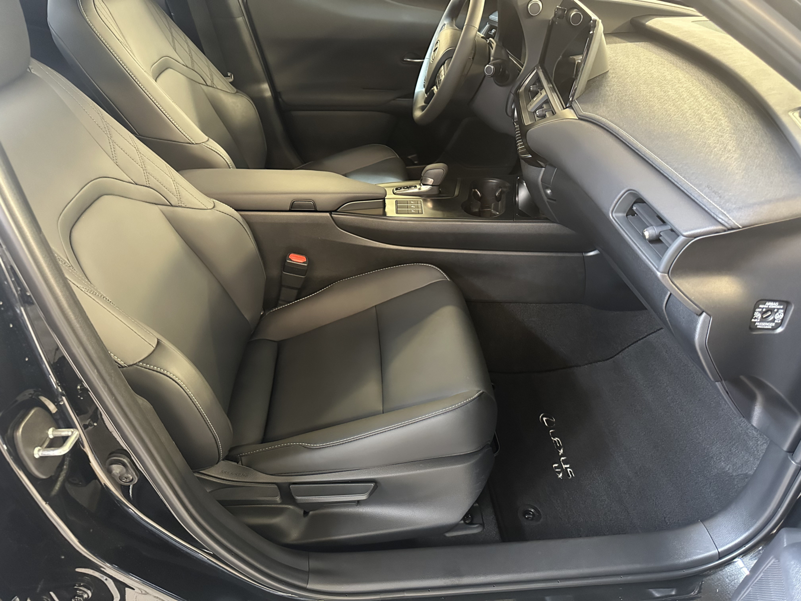 Lexus UX 300h 2.0 F-Sport Design 2025 m. 4