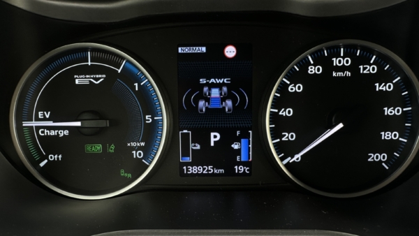 Mitsubishi Eclipse Cross 2,4 PHEV 4WD 2022 m. Įkraunamas hibridas 7