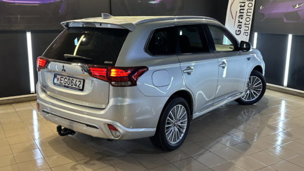 Mitsubishi Outlander 2.4 PHEV 4WD 2020 m. Įkraunamas hibridas. 2