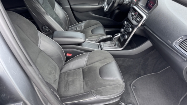 Volvo V40 2.0 D3 R-Design 2019 m. 6