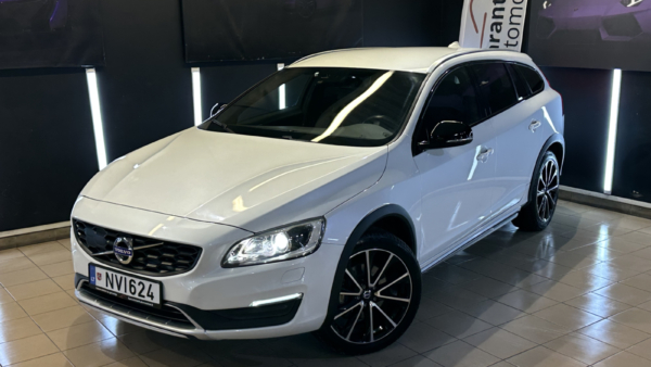 Volvo V60 2.0 D3 Cross Country Momentum 2018 m. 1