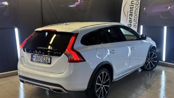 Volvo V60 2.0 D3 Cross Country Momentum 2018 m. 2