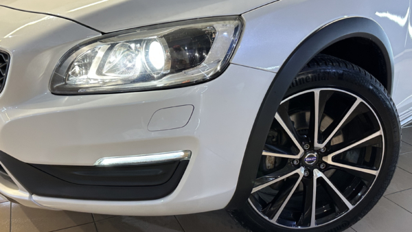 Volvo V60 2.0 D3 Cross Country Momentum 2018 m. 22