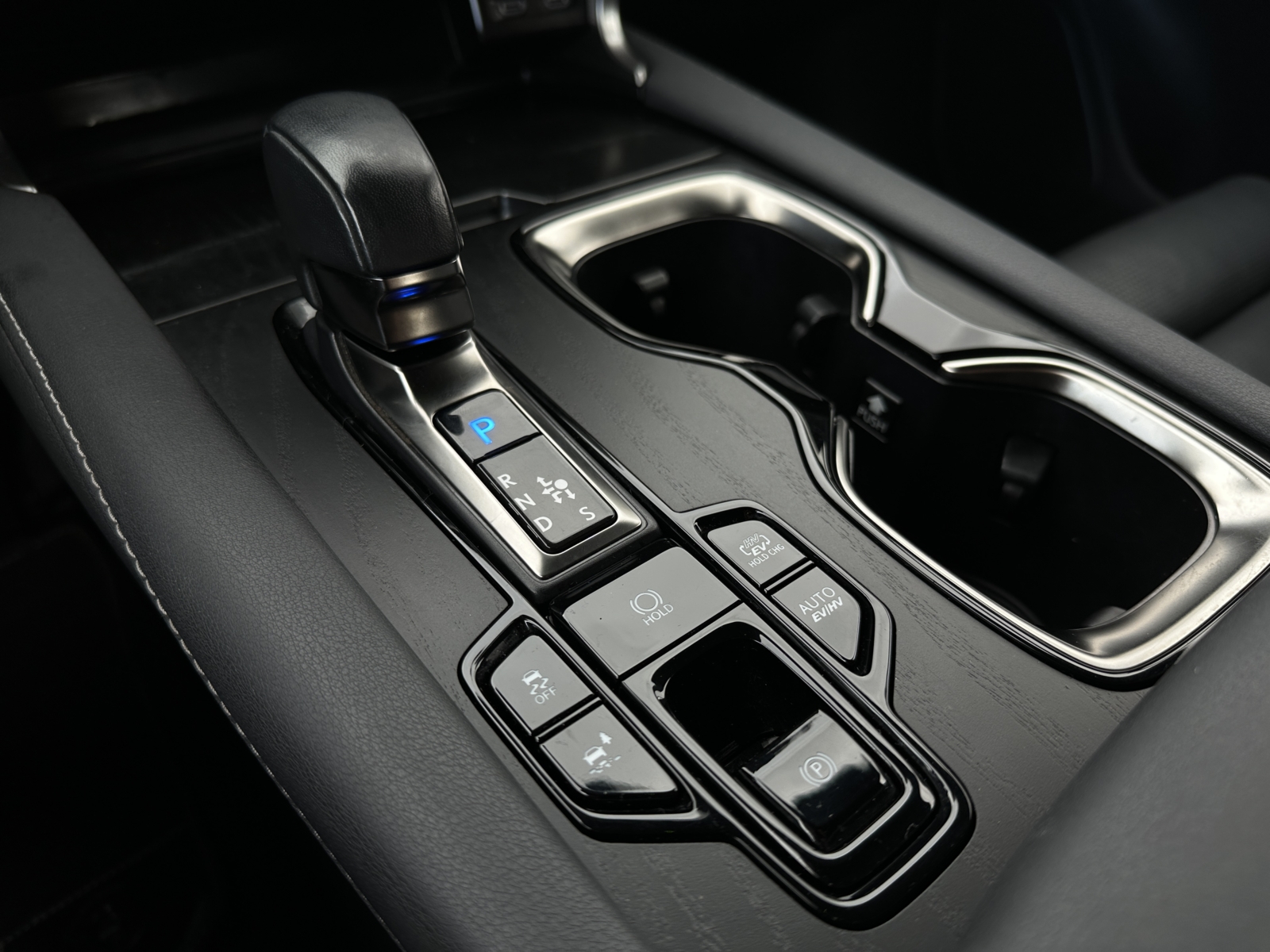 Lexus RX 450h+ 2.5 Hybrid Executive 2024 m. Plug-In 24