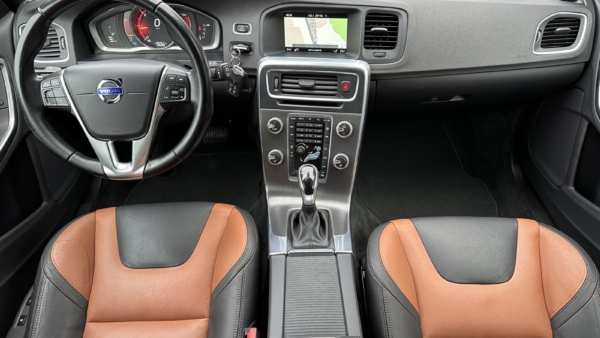 Volvo V60 2.0 D4 Cross Country 2016 m. 3